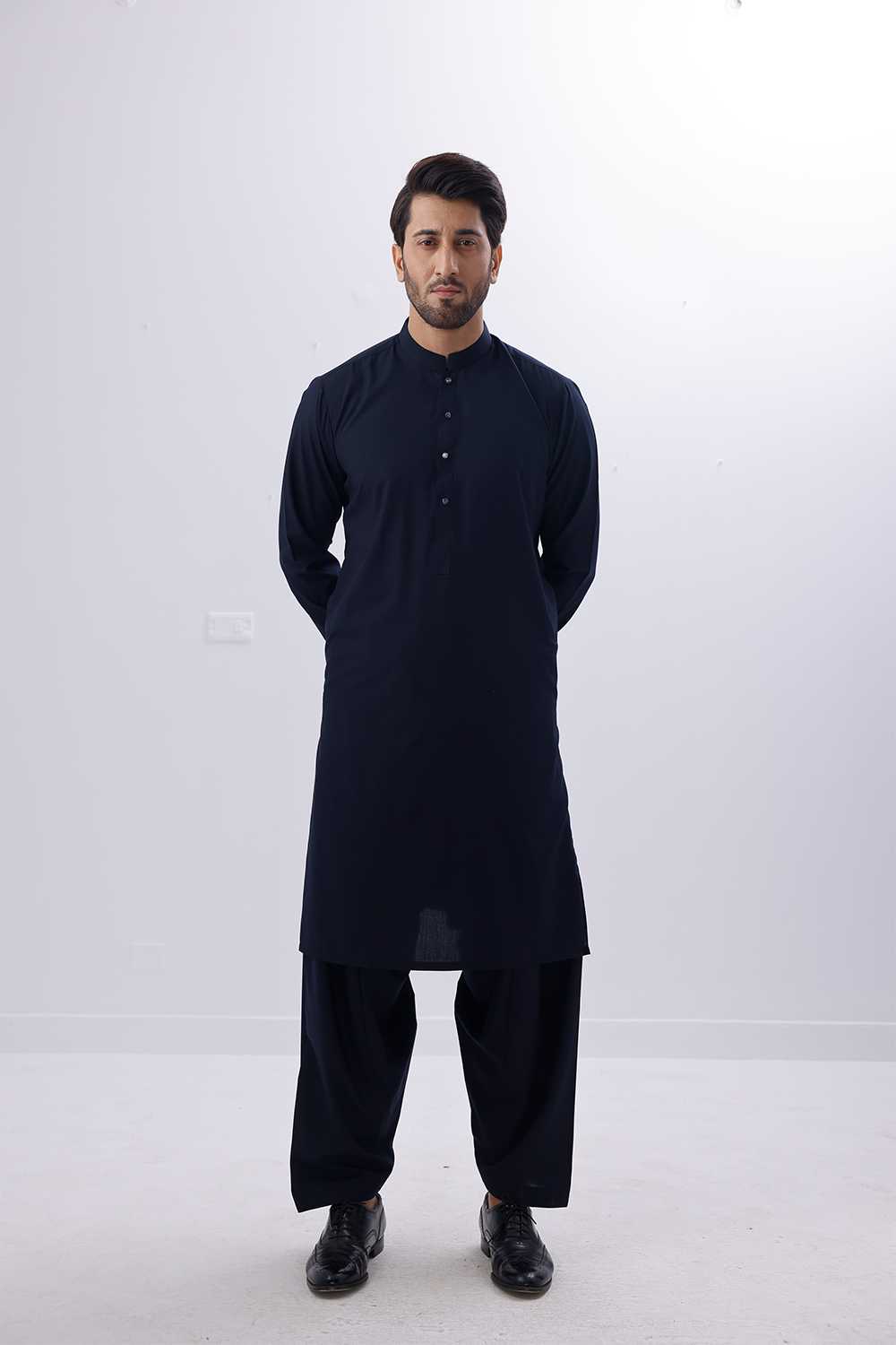 12A1169 Mens Suit - 03 - Image 1