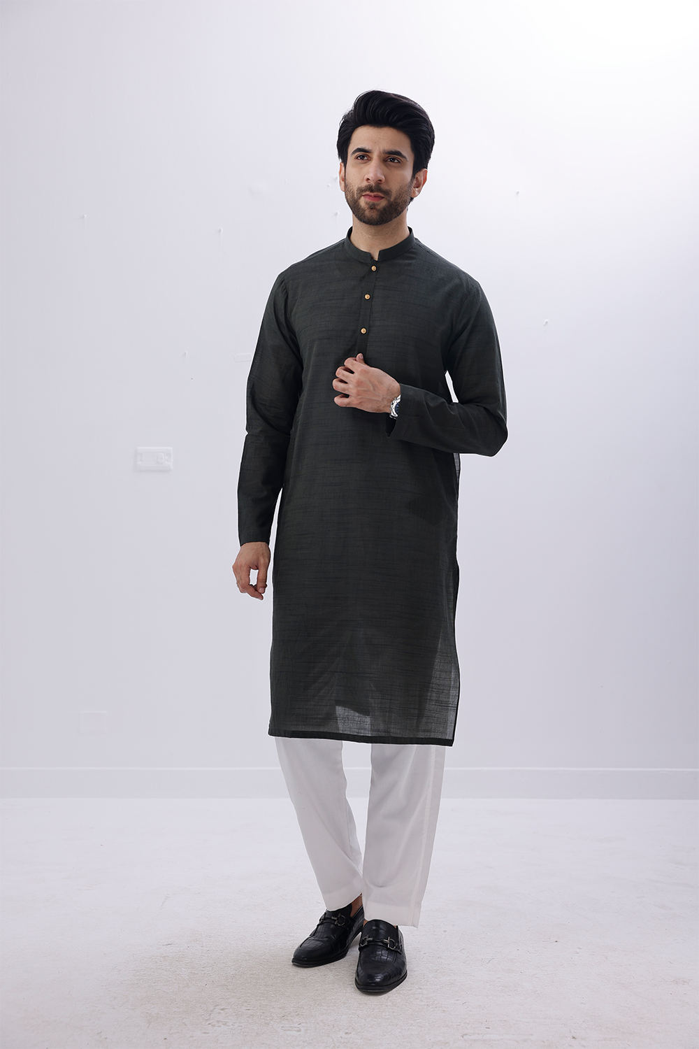12A2352 Plain Kurta - 04 - Image 1