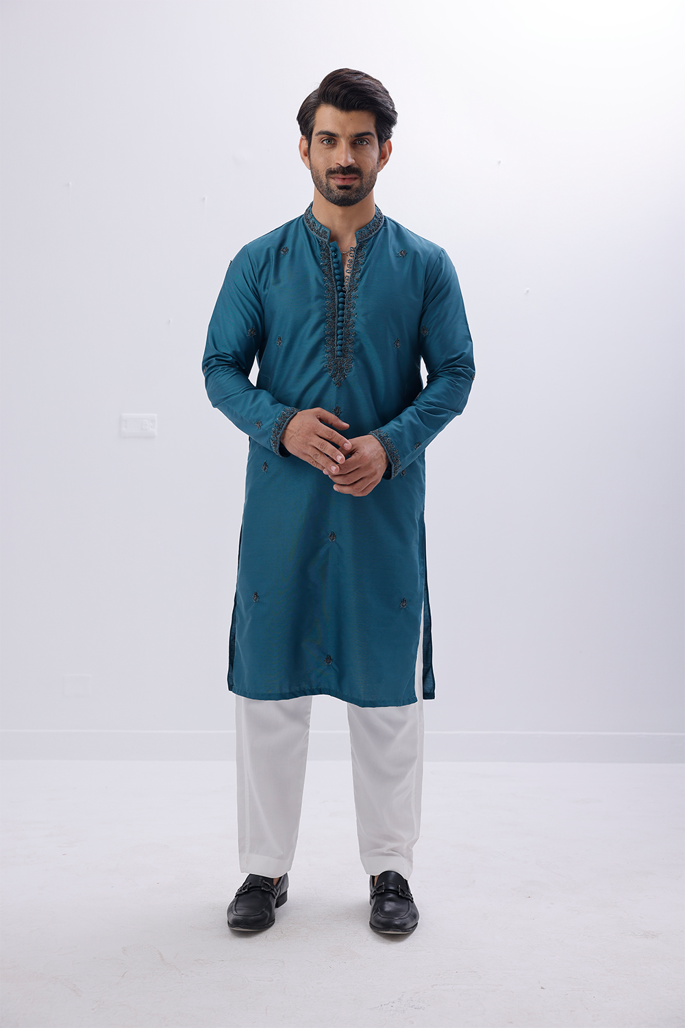 12A9939 Embroidered Kurta 002 - 06 - Image 1